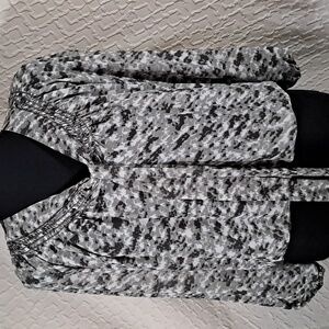 MSSP (max studio specialty products) Size XS Grey/White blouse